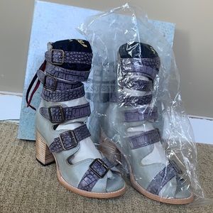 Freebird Bond Sandals- Ice- size 7- NEW!